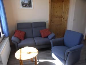 a living room with a couch and two chairs and a table at Steenshof in Klötzin