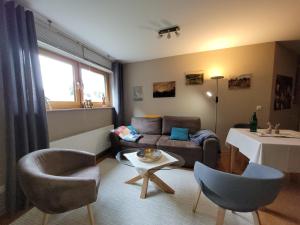 a living room with a couch and chairs and a table at Ferienwohnung Gaß in Kastellaun