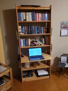 a book shelf with a laptop computer on a desk at Ferienwohnung Gaß in Kastellaun