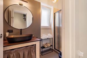 a bathroom with a sink and a mirror at Dimora Camponobile - Turi in Turi +13 photos