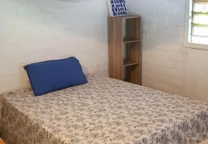 a bed with a blue bag sitting on top of it at La villa bleue in Koungou