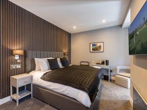 a bedroom with a large bed and a tv at Hotel 30 Five in Aberdeen +38 photos