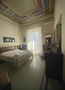 a bedroom with a bed and a coffered ceiling at Mappet B&B in Melito di Porto Salvo