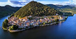 an aerial view of a small town on a lake at IL BELVEDERE Guest House in Montefranco