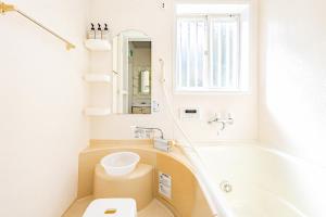 a bathroom with a toilet and a tub and a sink at 75m2 10people private house rental 8beds 8min Ikebukuro 13min Shinjuku 18min Shibuya Englishspeaking staff available in Tokyo +43 photos