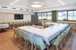 a conference room with a long table and chairs at Hotel Sonnenhügel, inklusive SommerCard in Filzmoos