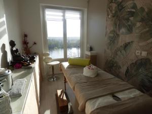 a small room with a bed and a window at Gite Spa Zen 2 in Blois