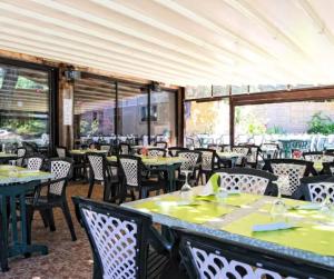 an empty restaurant with tables and chairs at Cottage PARKS DI LICCIA in Bonifacio