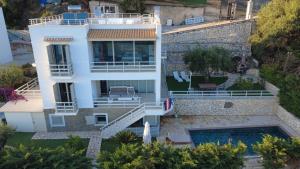 an aerial view of a house with a swimming pool at Dhermi Villa 1 in Kondaq