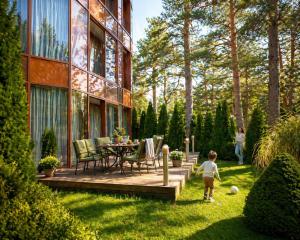 a child walking in the yard of a house at Apartamentai Palangoje Arune in Palanga