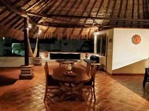 a dining room with a table and chairs and a kitchen at Penthouse Bella Vista in Puerto Escondido