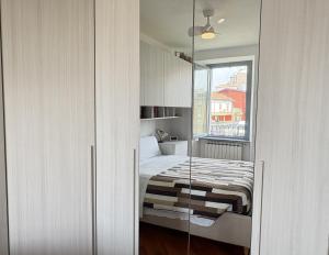 a small bedroom with a bed and a window at La Casa sul Serio in Seriate