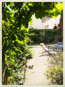 a bench and a table in a garden at la maison des dames in Poussay