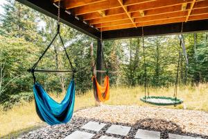 two hammocks hanging from a pergola at Le Yéti de Tremblant in La Conception