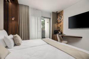 Llit o llits en una habitació de Hotel Eden