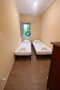 two beds in a small room with a window at Il fico in Bovalino Marina