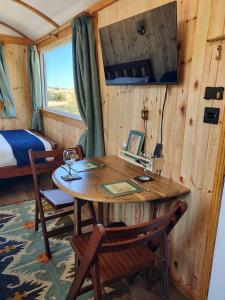 a dining room with a table and chairs in a room at Bothan na Mara in Valtos
