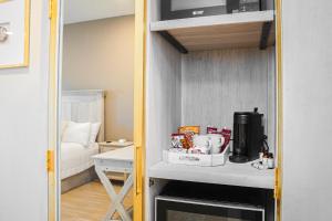 a small room with a coffee maker on a shelf at Hotel Whiskey in Long Beach in Long Beach