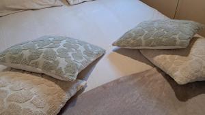 two pillows sitting on top of a bed at Chalet Villerest in Villerest