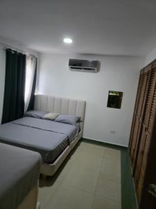 a bedroom with two beds and a window at Casa tua in La Loma