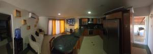 a living room with a table and a kitchen at Casa tua in La Loma