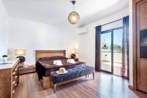 a bedroom with a large bed and a balcony at Villa Vivienda Jade in Galé +22 photos