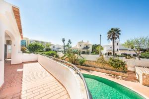 a view of a swimming pool from a house at Villa Vivienda Jade in Galé