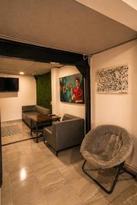 a living room with a couch and a table at El Suburbio - Morelos Sur in Morelia