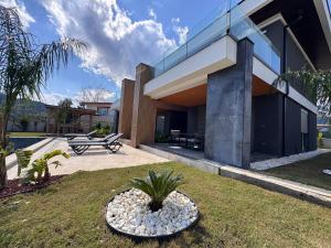 a house with a palm tree in the front yard at Albera Villas in Kemer