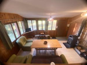 a living room with a table and chairs and a stove at Chaloupka na Kalovech in Sušice