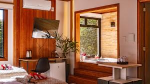 a bathroom with a tub and a sink and a mirror at Invernada Blessmann - Hotel Fazenda in Vespasiano Corrêa