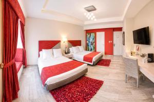 two beds in a hotel room with red curtains at Hotel Andante in Puebla +30 photos