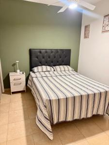 a bedroom with a bed with a black headboard at Alojamiento En Resistencia Chaco in Resistencia