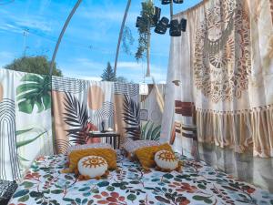 a table with four pillows on top of it at Cocoon Reflex'Ô in Escurolles