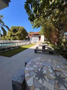 a patio with two benches and a table at Pousada Mais Cacau in Itu