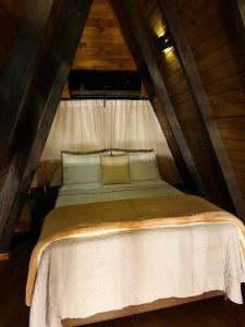 a bedroom with a bed in a attic at Cabanas Girassol in Venda Nova do Imigrante