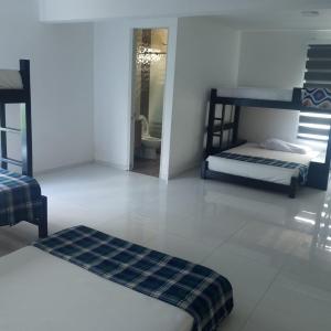 a room with two bunk beds and a bathroom at Finca Villa Sonada in Darién