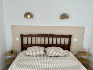 a bedroom with a bed with two side tables at Gîte Centre Chatillon 130m2 Parking prive La Maison d Hyppolite in Châtillon-sur-Seine