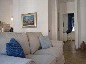 a living room with a gray couch and blue pillows at Turquoise Horizon in Stintino