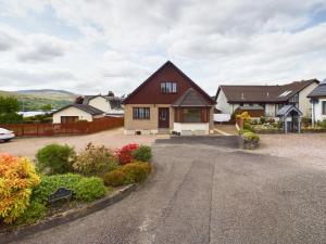 a house with a driveway in front of a house at Kildonan House Bed and Breakfast in Corpach