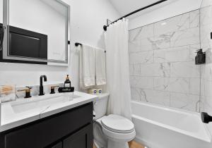 a bathroom with a sink and a toilet and a shower at Radcliffe Ride Out Modern Bella Vista Retreat- Game Room, Fire Pit, Pet Friendly - Sleeps 10 in Bella Vista +19 photos