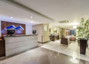 a lobby of a hospital with a reception desk at Hotel Centro de Manaus próximo ao Teatro Amazonas in Manaus