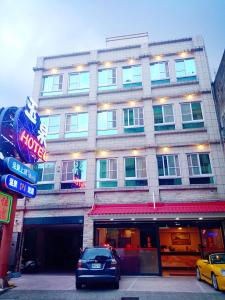 a building with a car parked in front of it at 玉泉旅館 in Jiaoxi