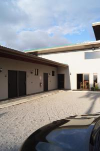 a car parked in front of a building at Finca Las Raíces Posada Rural in Zarcero
