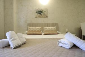 a bedroom with a bed with towels on it at B&B Le Grazie Tropea in Tropea