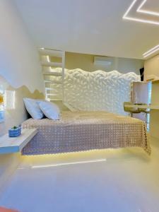 a bedroom with a bunk bed with a ladder at Estalagem Cachoeira do Pimenta in Cunha +83 photos