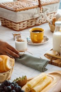a table with bread and other food on it at Pequeno Paraíso Flats Praia Bela in Pitimbu