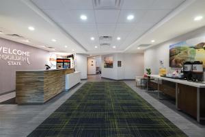 an office with a lobby with a yellow southern star sign at Hampton Inn & Suites Marina in Marina +50 photos