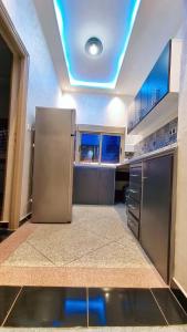 a kitchen with stainless steel appliances and a blue ceiling at LH Appart 1 bel appartement cosy, vu sur montagnes, proche du lac de Bin el Ouidane et de cascades d'Ouzoud in Afourer