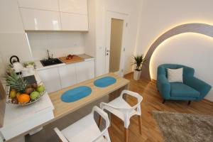 a kitchen and living room with a table and chairs at Riviera 2 New Belgrade studio apartment, parking 5 evra dan in Belgrade